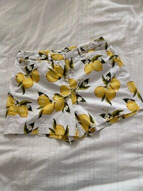 Lane Bryant Lemon Print Shorts Sz 14 White Yellow High Rise Stretch Fruit Preppy